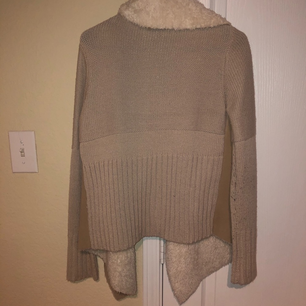 Cotton on size S fuzzy sweater - Picture 2 of 4